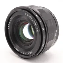 voigtl-nder-nokton-classic-35mm-f-1-4-sony-.jpg