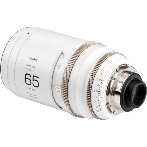 Viltrox-EPIC-65mm-T2-8-Macro-1-33x-PL-Full-Frame-Anamorphic-Cine-Lens-Blue-Flare_5.jpg