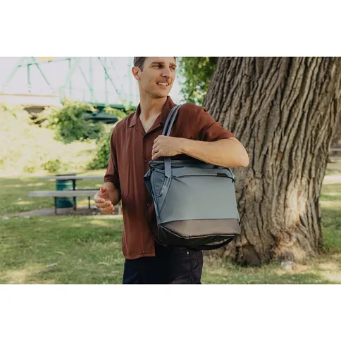 Everyday_Tote_15L_Ocean_4.jpg