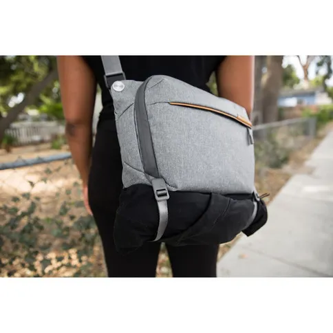Peak_Design_Everyday_Sling_6L_v2_ash_10.jpg