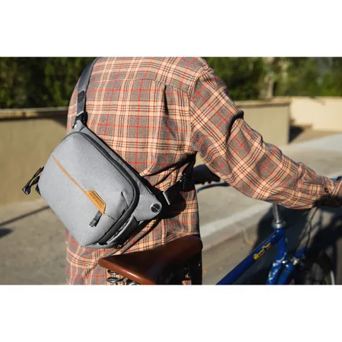 Peak_Design_Everyday_Sling_3L_v2_ash_09.jpg