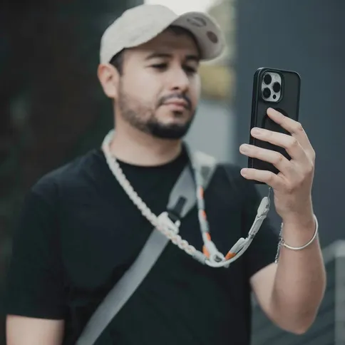 PGYTech-LinkGo-Phone-Photography-Strap-Dual-Mount-Version_2.jpg