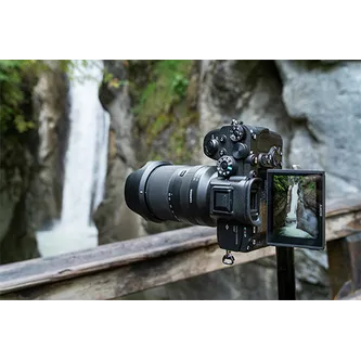 tamron_28-200mm_lifestyle_3.jpg