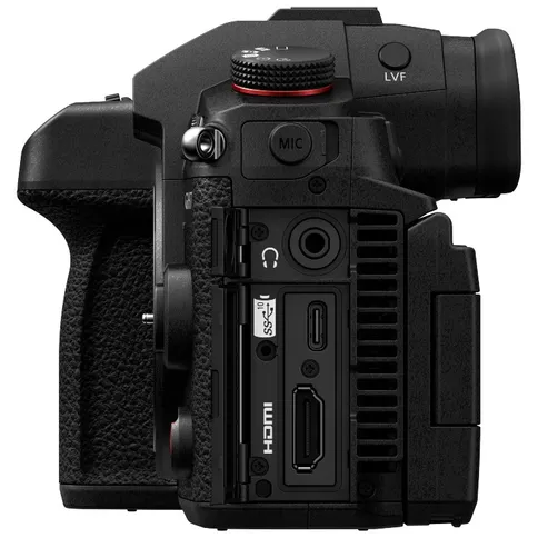 Panasonic_GH7_body_foto4.jpg