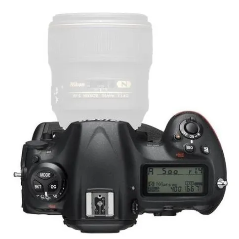 Nikon_D5_Body_demo_5.jpg