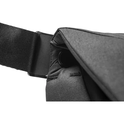 Peak_Design_Everyday_Messenger_13L_v2_black_04.jpg