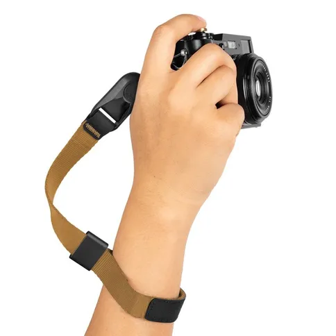 Peak-Design-Cuff-Coyote-camerariem_2.jpg