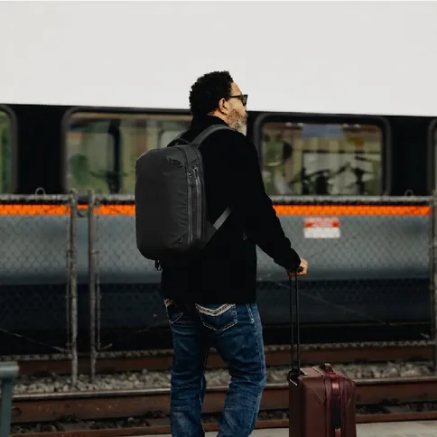 6_peak_design_travel_backpack_20L_black.jpg