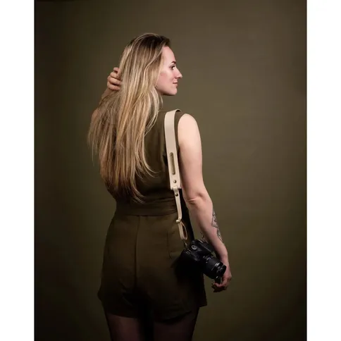 The-Hantler-Camera-Neck-strap-Ivory-Brass_7.jpg