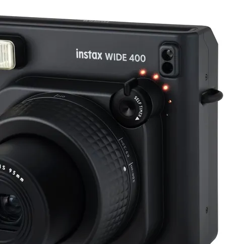 Fujifilm_Instax_Wide_400_Black_Detail_Belichtingsindicator.jpg