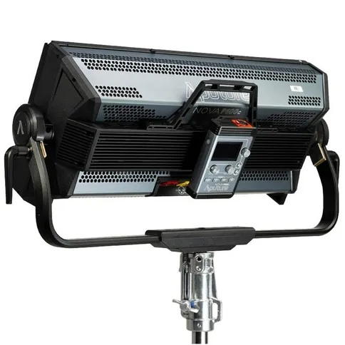 Aputure-Nova-P600c-Kit_4.jpg