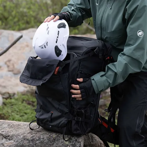 PGYTECH-OnePro-Focux-Backpack-25L_3.jpg
