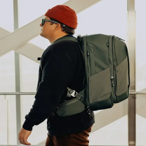6_Peakdesign_travel_backpack_2in1_40L.jpg