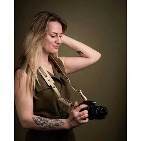 The-Hantler-Camera-Neck-strap-Ivory-Brass_8.jpg