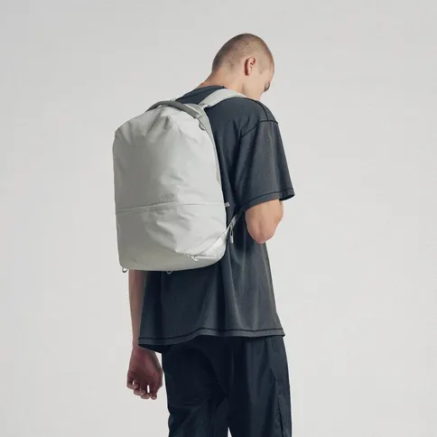 Urth-Arkose-20L-Backpack-grijs_7.jpg