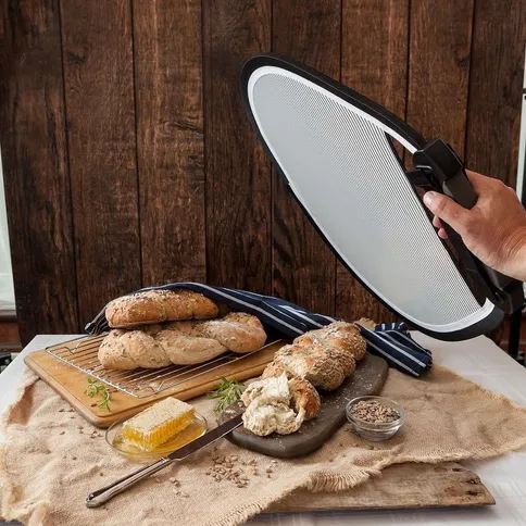 Lastolite-LL-LR3531-Trigrip-reflector-mini-45cm-zilver-wit_6.jpg
