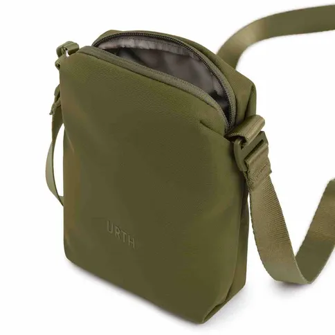 Urth-Andesite-Camera-Pouch-green-4.jpg