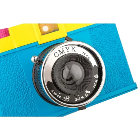 Lomography-Diana-F-Package-CMYK_5.jpg