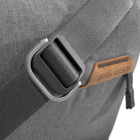 Peak-Design-Everyday-sling-10L-V3-ash_4.jpg