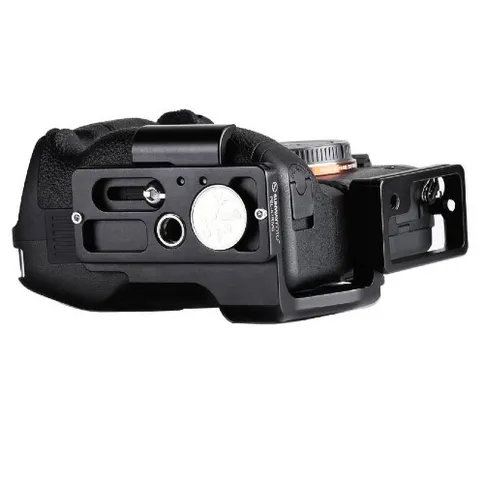 Sunwayfoto-L-Plate-for-Sony-A7RIV-incl-grip_7.jpg