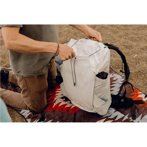 Peak-Design-Outdoor-Backpack-25L-Cloud-7.jpg