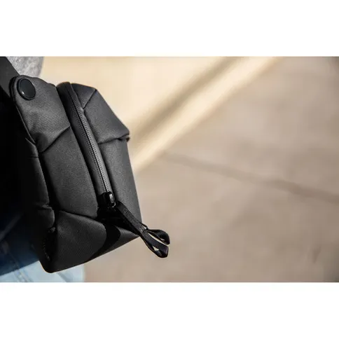 Peak_Design_Everyday_Sling_3L_v2_black_19.jpg