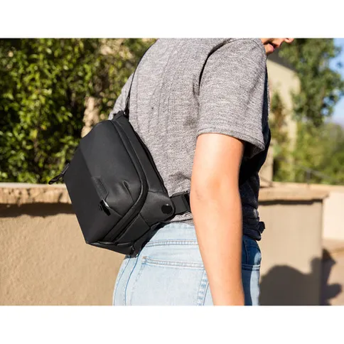Peak_Design_Everyday_Sling_3L_v2_black_17.jpg