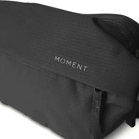 Moment-Fanny-Sling-2L-V3-black_5.jpg