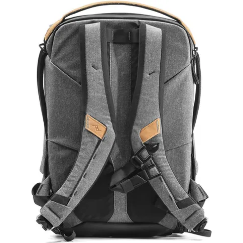 Peak_Design_Everyday_backpack_20L_v2_charcoal_02.jpg