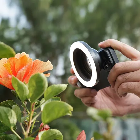 SmallRig-4873-Vibe-P30-67mm-Ring-LED-Video-Light_5.jpg