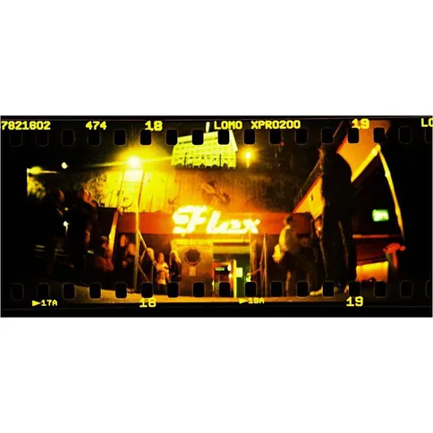 Lomography-Sprocket-Rocket-Camera-Baja-Blue_5.jpg