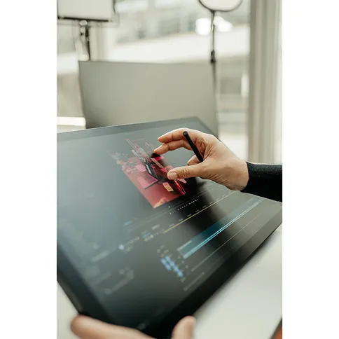 Wacom_Cintiq_16_2025_7.jpg