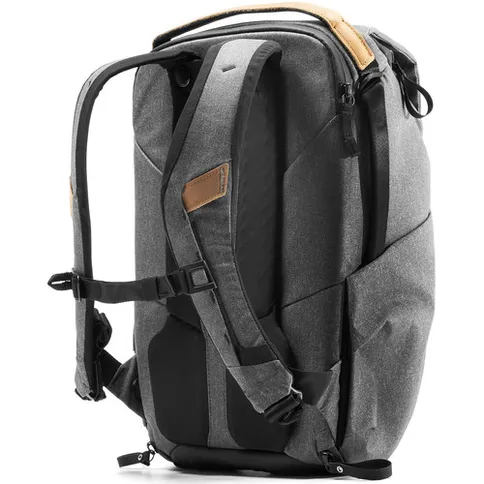Peak_Design_Everyday_backpack_20L_v2_charcoal_03.jpg