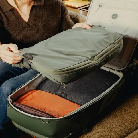 4_Peakdesign_travel_backpack_2in1_40L.jpg