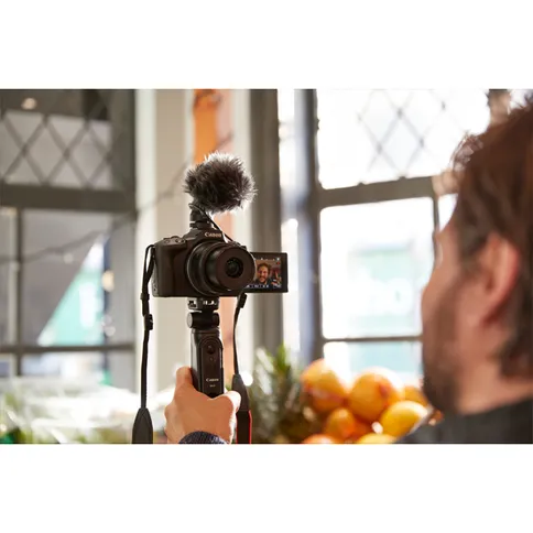 Canon-EOS-R50-zwart_lifestyle_5.jpg