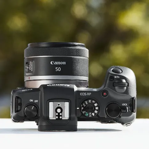 Canon_RF_50mm_F1.8_STM-08.jpg