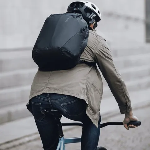 Thule-Tact-Backpack-21L-zwart_4.jpg