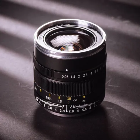 zhongyi-mitakon-17mm-f0.95-black-mft_2.jpg