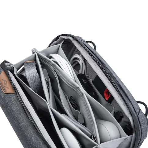 peakdesign_techpouch_grijs3.jpg