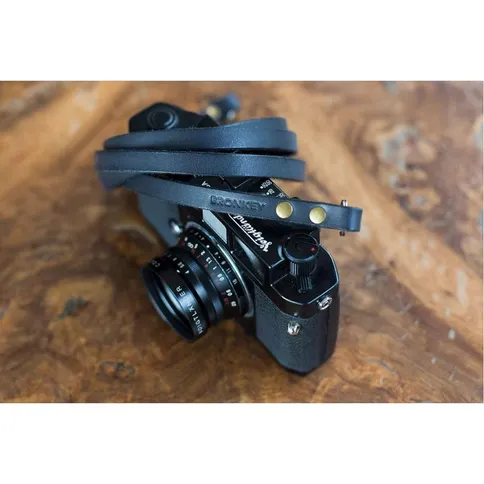 Bronkey-Berlin-101-leather-camera-strap-black-110cm_6.jpg