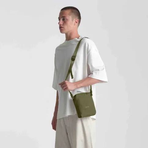 Urth-Andesite-Camera-Pouch-green-6.jpg