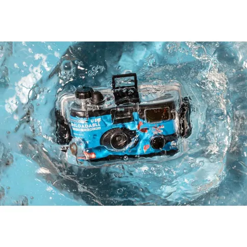 Lomography-Simple-Use-Underwater-Case_4.jpg
