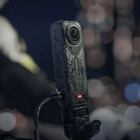 Insta360-All-Weather-USB-Charging-Cover_7.jpg