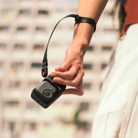 Insta360_GoUltra_WristStrap_4.webp