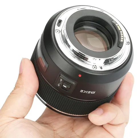 Meike-85mm-F1-8-AF-Canon-RF-mount-lens_4.jpg