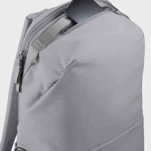 6_Urth-Arkose-Backpack-StoneGrey.jpg