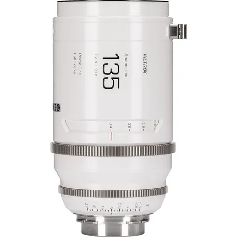Viltrox-EPIC-135mm-T2-4-133x-PL-Full-Frame-Anamorphic-Cine-Lens-Blue-Flare_2.jpg