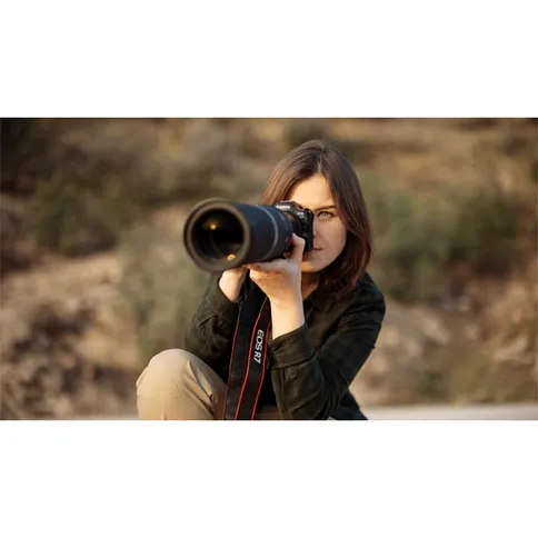 Canon-EOS-R7-lifestyle_2.jpg