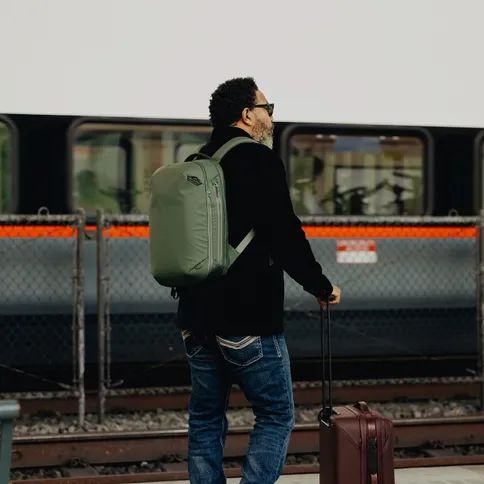 6_peak_design_travel_backpack_20L_sage.jpg