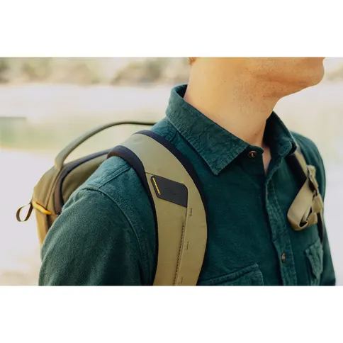 Everyday_Backpack_30L_Kelp_7.jpg